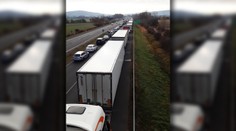 Nehoda ochromila dopravu na D2 smerom do Bratislavy. Vodiči tu stoja viac ako hodinu