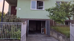 V Malčiciach horelo v suteréne rodinného domu. Zranilo sa maloleté dieťa
