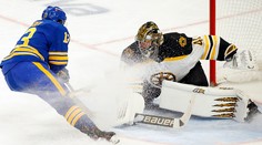 Boston zdolal Buffalo 4:1, Haláka prekonal iba Okposo