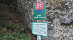 Úrady ticho tolerujú, že ľudia vypúšťajú žumpy do potokov. Dokonca aj v piatom stupni ochrany