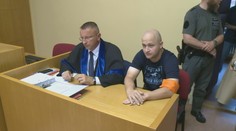 Proces s mladíkom obvineným z pokusu o vraždu dievčat sa začal odznova. Za útok nožom ho vlani odsúdili na 15 rokov