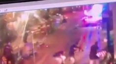 Video ukazuje, ako polícia za pár sekúnd zneškodnila teroristov z Londýna