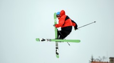 Kremnicu obsadia snoubordisti a lyžiari, predvedú nezvyčajnú šou