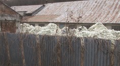 Záhadný odpad za plotom v Krajnej Poľane. Ľudia netušia, čo to je a boja sa