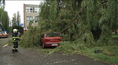 Michalovce sú hore nohami. Rátajú škody po silnej búrke