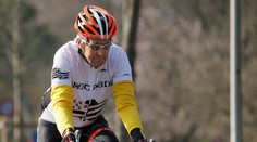 Kerry si po páde na bicykli zlomil stehennú kosť