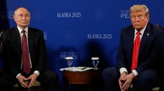 Dar, aký zrejme nečakal. Donald Trump odovzdal Vladimirovi Putinovi list od svojej manželky