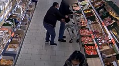 VIDEO: Dôchodcu okradol neuveriteľne drzý vreckár, v taške mu šmátral pol minúty