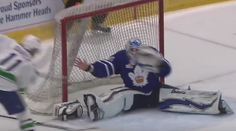 VIDEO: Nebojácny brankár! Strelu zastavil holou rukou