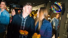 Andrej Bičan prvýkrát oficiálne na verejnosti s priateľkou. Nechýbali bozky