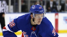 Je ako pes, reakcia spoluhráčov hovorí za všetko. Tréner Rangers so silným odkazom pre Sýkoru