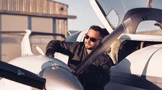 Pilot Rado Kapsa: Najradšej pozorujem nebezpečné oblaky. Zaplatil som milión slovenských korún, aby som mohol lietať