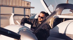 Pilot Rado Kapsa: Najradšej pozorujem nebezpečné oblaky. Zaplatil som milión slovenských korún, aby som mohol lietať