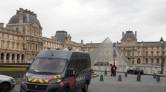 Podrobnosti o krádeži v Louvri: Polícia už vie, čo ukradli. Pátra po štyroch mužoch