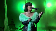 Rihanna naživo, ako ste ju dávno nevideli. Žiaden sex, len spev