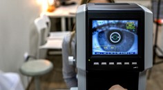 Muž dlho nevedel, prečo má bolesti. Príčinu odhalili, až keď mu v očiach objavili medené krúžky