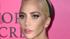 Lady Gaga bola pod šatami nahá. Také štíhle telo ešte nemala