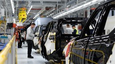 Drahšie autá a lieky s clom. Pozreli sme sa na to, ako by mohla vyzerať colná dohoda s USA v praxi