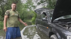 Chceli rybárčiť, no skončili so zatopeným autom. Hladina sa nečakane zdvihla o pol metra