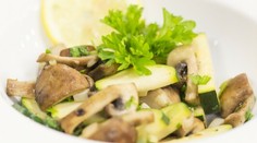 RECEPT NA DNES: Šalátik šampiňón & cuketka