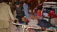 Masaker v Pakistane. Teroristi z Islamského štátu pozabíjali  60 ľudí