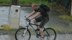 Búrky s lejakom, krúpami a silným vetrom. Meteorológovia vydali výstrahy pre celé Slovensko