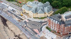 Nezvyčajná kruhová križovatka je pod paľbou kritiky. Zvyknete si, odkazuje ľuďom vláda