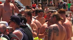 Dovolenka na Malorke? Hlava na hlave, osuška vedľa osušky