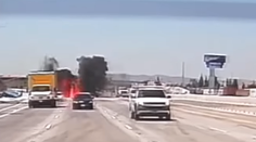 VIDEO: Zábery ako z hororu priamo na diaľnici. Lietadlo sa zrazilo s dodávkou