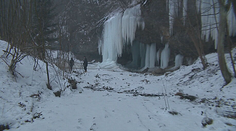 Karavanom po Slovensku: Očarujúci ľadopád aj historický kaštieľ s letohrádkom