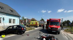 FOTO: Pri vážnej nehode zasahoval vrtuľník. Motorkárka bojuje o život, no je pri vedomí