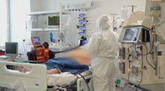 Štedrý deň sme prežili na covidovom ARO v Poprade. Za oknom folkloristi, pri nás defibrilátor a výboje