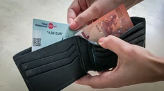 Gastrolístky alebo hotovosť? Vláda si naplánovala zásadnú zmenu