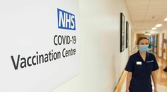 Pred vakcínou, ktorá má prísť na Slovensko, varujú alergikov. Môže vyvolať nepriaznivé reakcie