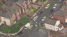 Masaker v anglickom meste Southport má už tri detské obete, ďalšie ležia vo vážnom stave