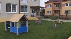 Škôlka na Považí prišla v krátkom čase o druhú riaditeľku. Rodičia sa boja jej zániku