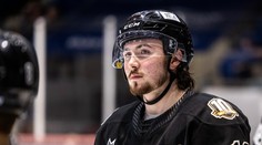 Bitky, otrasy mozgu a bomby do hlavy. Mladý hokejista v devätnástich končí, hrozí mu skorá demencia