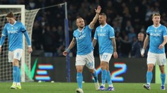 Lobotka krásnym volejom z hranice šestnástky zariadil výhru Neapola. Obert s Cagliari pokoril Juventus