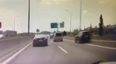 VIDEO: Vodič Jeepu na D2 predbiehal sprava v obrovskej rýchlosti a cez plné čiary
