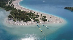 Počet zahraničných turistov v Turecku poklesol o 40,9 percenta