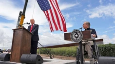 Trump na hraniciach s Mexikom kritizoval zhoršenie imigračnej krízy