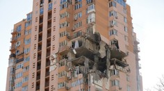 V zasiahnutom obytnom dome zomreli dvaja ľudia, šiesti sa zranili
