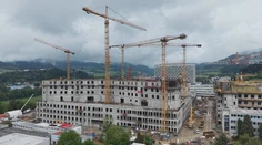 Výstavba nemocníc pokračuje: Vláda tvrdí, že betónový problém sa neopakuje. Kedy budú slúžiť verejnosti?