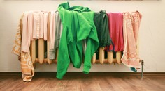 Sušíte bielizeň na radiátore? Už to nerobte, takto si tým škodíte