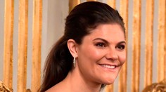 Švédsky kráľovský dvor mlčí o obvineniach, že korunnú princeznú Victoriu ohmatával známy muž