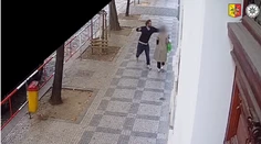 VIDEO: Muž v Prahe na ulici napadol dve ženy. Ukázalo sa, že ide o známeho rapera