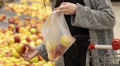 „Ekorevolúcia“ obchodníkov: Bojujú proti plytvaniu plastami či papierom, umieračik zvoní aj mikroténovým vreckám