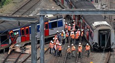 Počas rannej špičky sa v Hongkongu vykoľajil vlak, osem ľudí sa zranilo