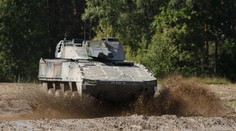 Lotyšsko dodalo Ukrajine ďalšie transportéry Patria. Tento rok majú dostať až 42 kusov