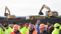 Vo Valalikoch začali s výstavbou priemyselného parku pre automobilku Volvo